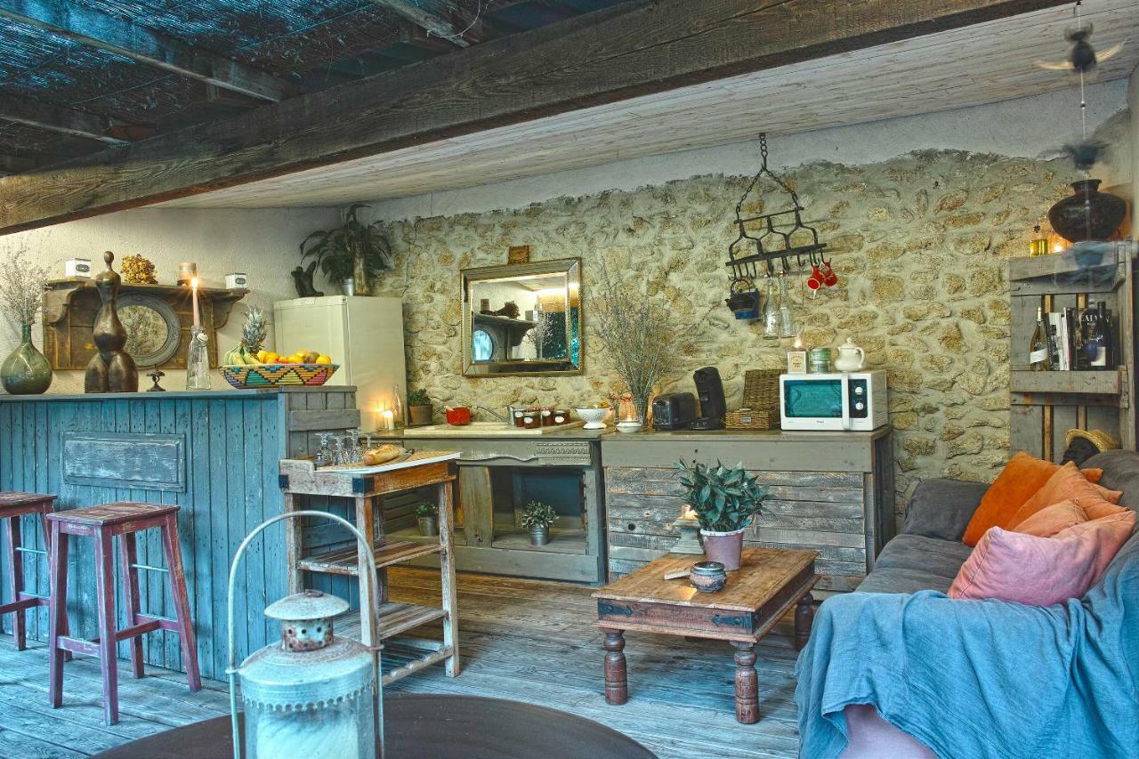 Le Moulin De Picaud Bed and Breakfast Grans Exterior foto
